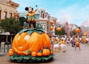 主题公园上演光影盛宴，如何做到越“夜”越美